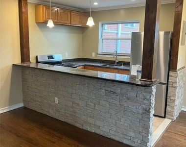 196-23 Dunton Avenue - Photo Thumbnail 5