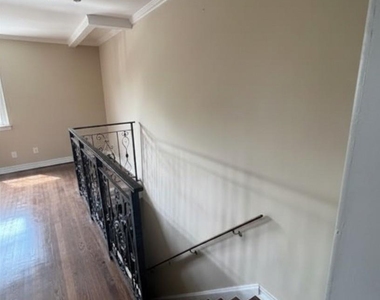 196-23 Dunton Avenue - Photo Thumbnail 2