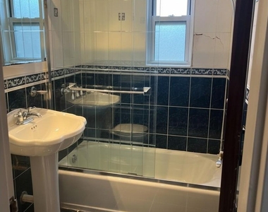 196-23 Dunton Avenue - Photo Thumbnail 10