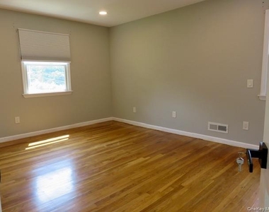 10 Elderwood Ln - Photo Thumbnail 13