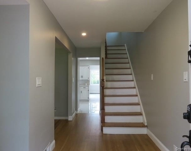 10 Elderwood Ln - Photo Thumbnail 7