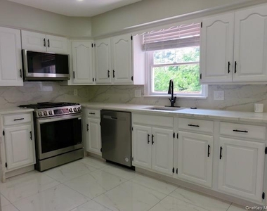 10 Elderwood Ln - Photo Thumbnail 4