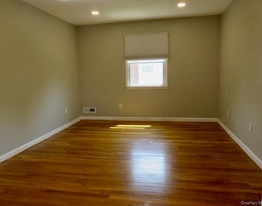 10 Elderwood Ln - Photo Thumbnail 16