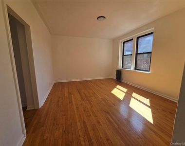 62-64 Saunders Street - Photo Thumbnail 2