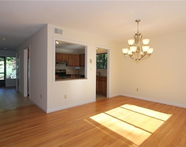 246 Heritage Hills Drive - Photo Thumbnail 5