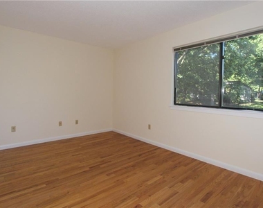246 Heritage Hills Drive - Photo Thumbnail 9