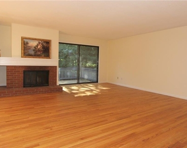 246 Heritage Hills Drive - Photo Thumbnail 2