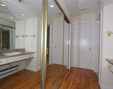 246 Heritage Hills Drive - Photo Thumbnail 15