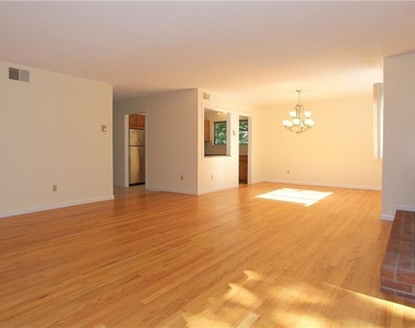 246 Heritage Hills Drive - Photo Thumbnail 4