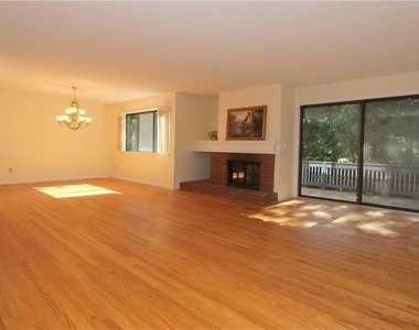 246 Heritage Hills Drive - Photo Thumbnail 3