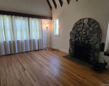 160 Glengariff Road - Photo Thumbnail 2