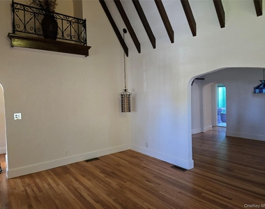160 Glengariff Road - Photo Thumbnail 3