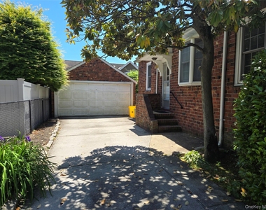 160 Glengariff Road - Photo Thumbnail 12