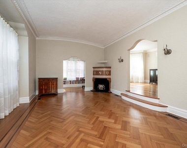 47 E Penn Street - Photo Thumbnail 2