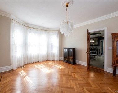 47 E Penn Street - Photo Thumbnail 5