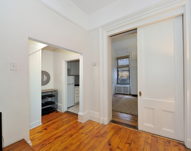 251 East 49th Street - Photo Thumbnail 2