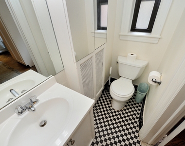 251 East 49th Street - Photo Thumbnail 4
