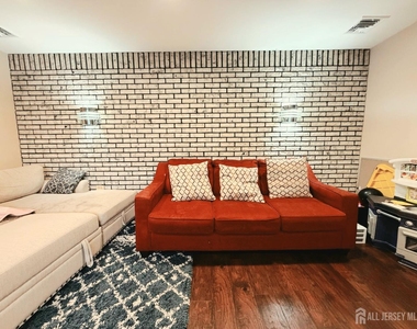 35 Clark Avenue - Photo Thumbnail 13