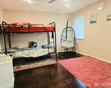 35 Clark Avenue - Photo Thumbnail 30