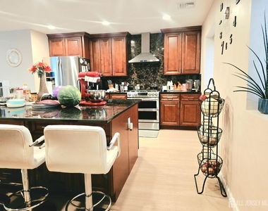 35 Clark Avenue - Photo Thumbnail 20