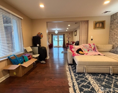 35 Clark Avenue - Photo Thumbnail 10