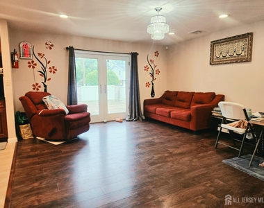 35 Clark Avenue - Photo Thumbnail 15