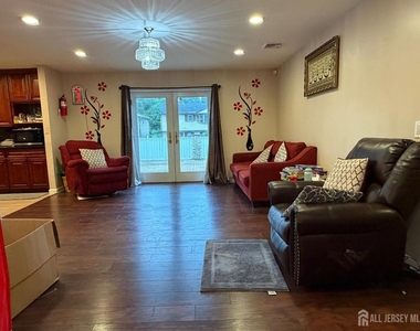 35 Clark Avenue - Photo Thumbnail 11