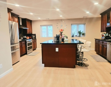 35 Clark Avenue - Photo Thumbnail 16