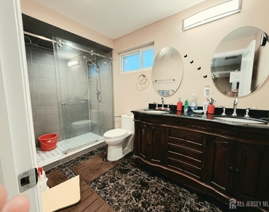 35 Clark Avenue - Photo Thumbnail 22