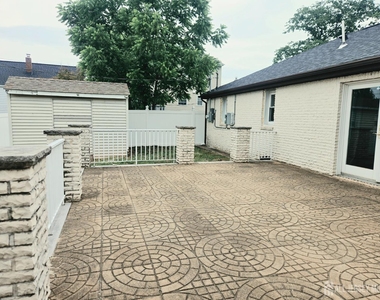 35 Clark Avenue - Photo Thumbnail 2