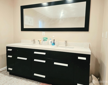 35 Clark Avenue - Photo Thumbnail 27