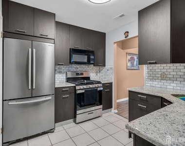 492 Bayberry Court - Photo Thumbnail 17