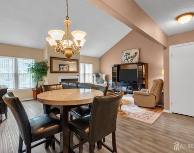 492 Bayberry Court - Photo Thumbnail 14