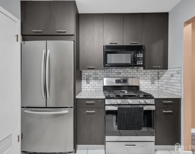 492 Bayberry Court - Photo Thumbnail 18