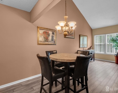 492 Bayberry Court - Photo Thumbnail 13