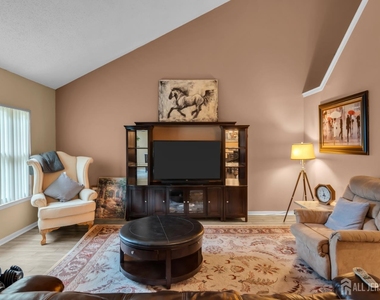 492 Bayberry Court - Photo Thumbnail 12