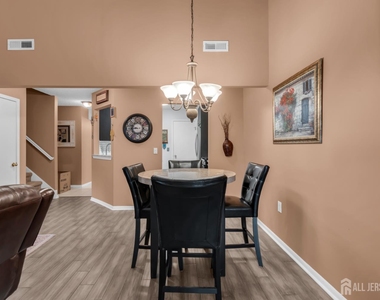 492 Bayberry Court - Photo Thumbnail 15