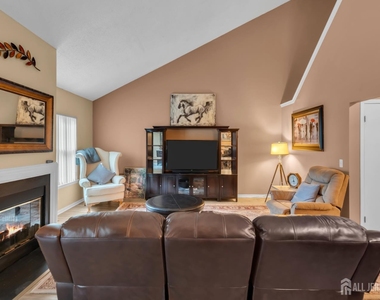 492 Bayberry Court - Photo Thumbnail 9