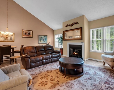 492 Bayberry Court - Photo Thumbnail 3