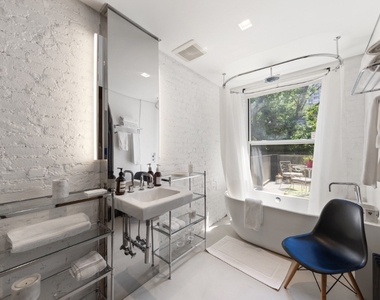 126 E 62nd Street - Photo Thumbnail 11