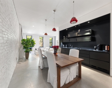 126 E 62nd Street - Photo Thumbnail 6