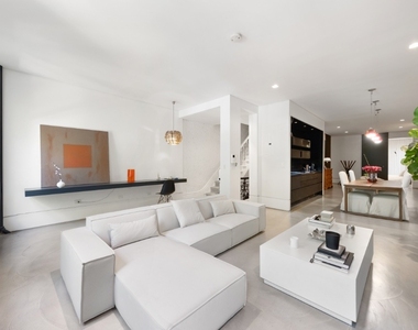 126 E 62nd Street - Photo Thumbnail 5