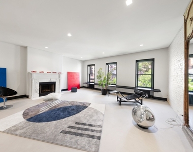 126 E 62nd Street - Photo Thumbnail 1