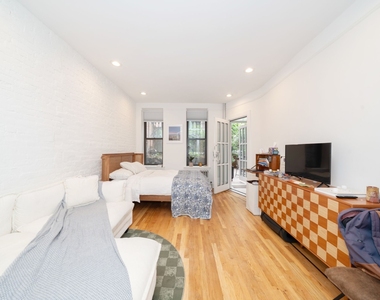 344 W 17th Street - Photo Thumbnail 4