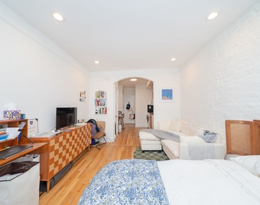 344 W 17th Street - Photo Thumbnail 3