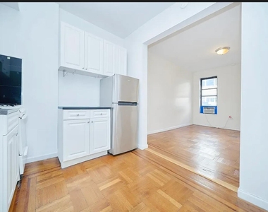 223 E 58th Street - Photo Thumbnail 3