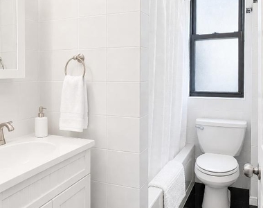 425 Riverside Drive - Photo Thumbnail 5