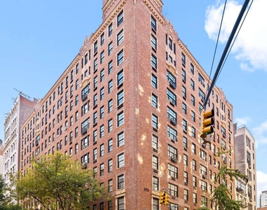 28 E 10th Street - Photo Thumbnail 15