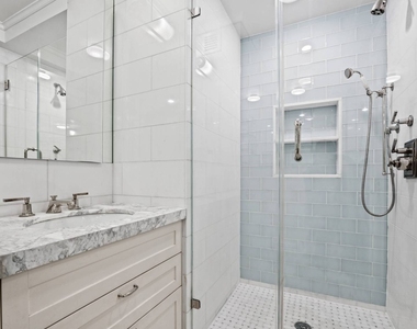 28 E 10th Street - Photo Thumbnail 9