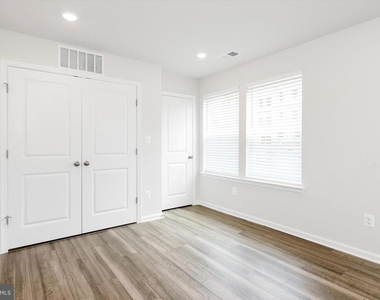 405 17th Avenue - Photo Thumbnail 2